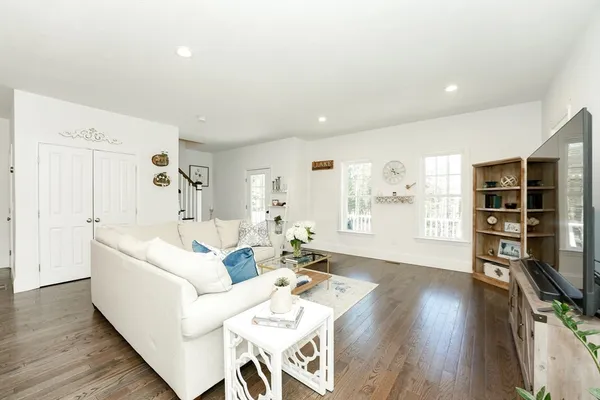 $4,850 | 18 Cleary Circle, Unit 18, Norfolk, MA 02056