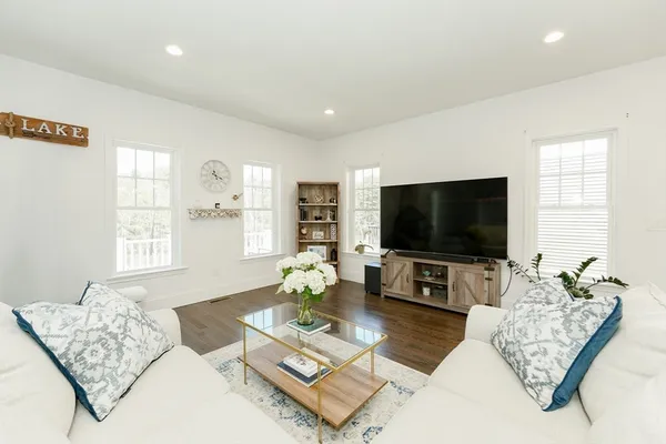 $4,850 | 18 Cleary Circle, Unit 18, Norfolk, MA 02056