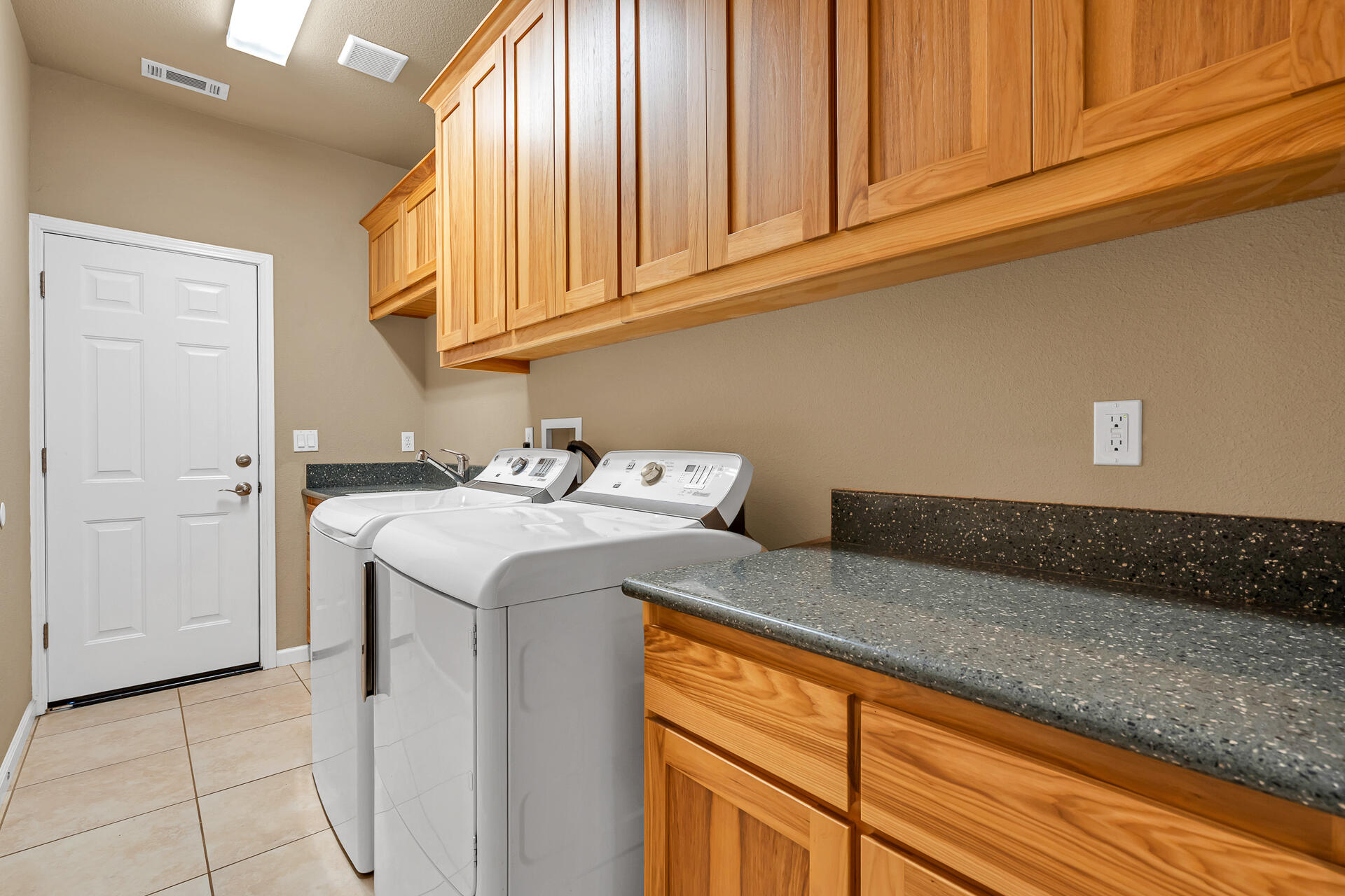 16170 Willow Springs Road Anderson, CA 96007 - Photo 42 of 61 Laundry Room