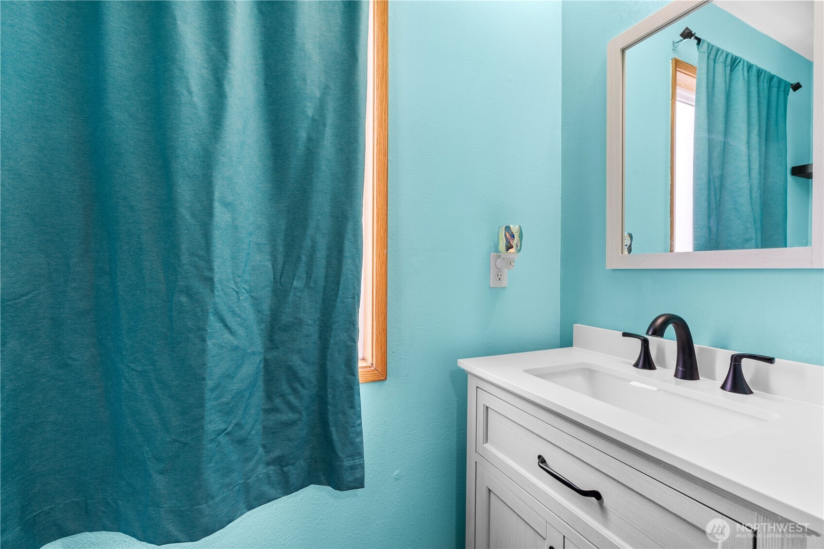 5304 Northeast 84th Loop, Unit 16 Vancouver, WA 98662 - Photo 11 of 22 a bathroom with a sink and mirror