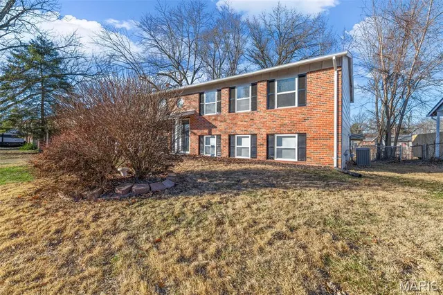 $200,000 | 2265 Briarcrest Drive, Florissant, MO 63033