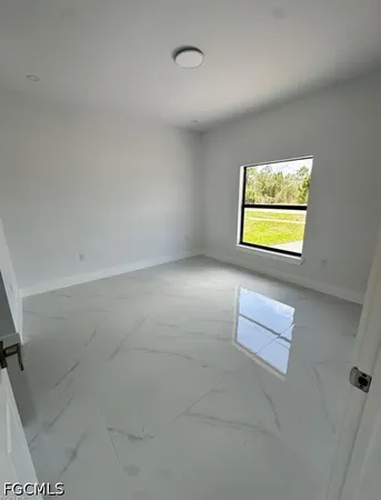 $2,000 | 821 Bell Boulevard, Lehigh Acres, FL 33974