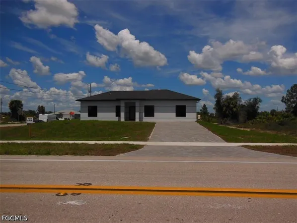 $2,000 | 821 Bell Boulevard, Lehigh Acres, FL 33974