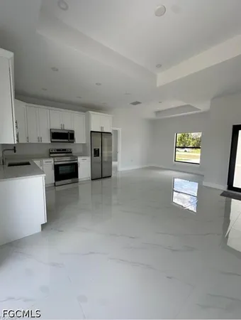 $2,000 | 821 Bell Boulevard, Lehigh Acres, FL 33974