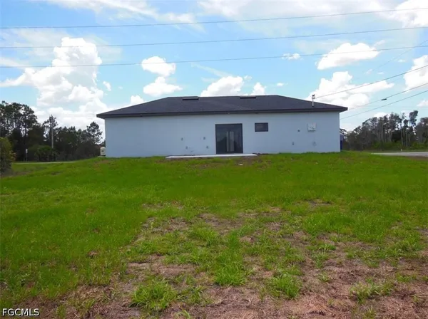 $2,000 | 821 Bell Boulevard, Lehigh Acres, FL 33974