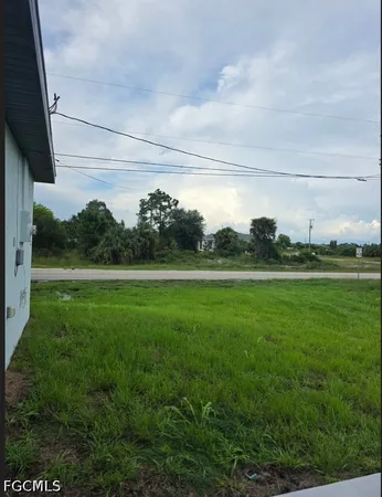 $2,000 | 821 Bell Boulevard, Lehigh Acres, FL 33974