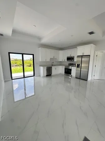 $2,000 | 821 Bell Boulevard, Lehigh Acres, FL 33974