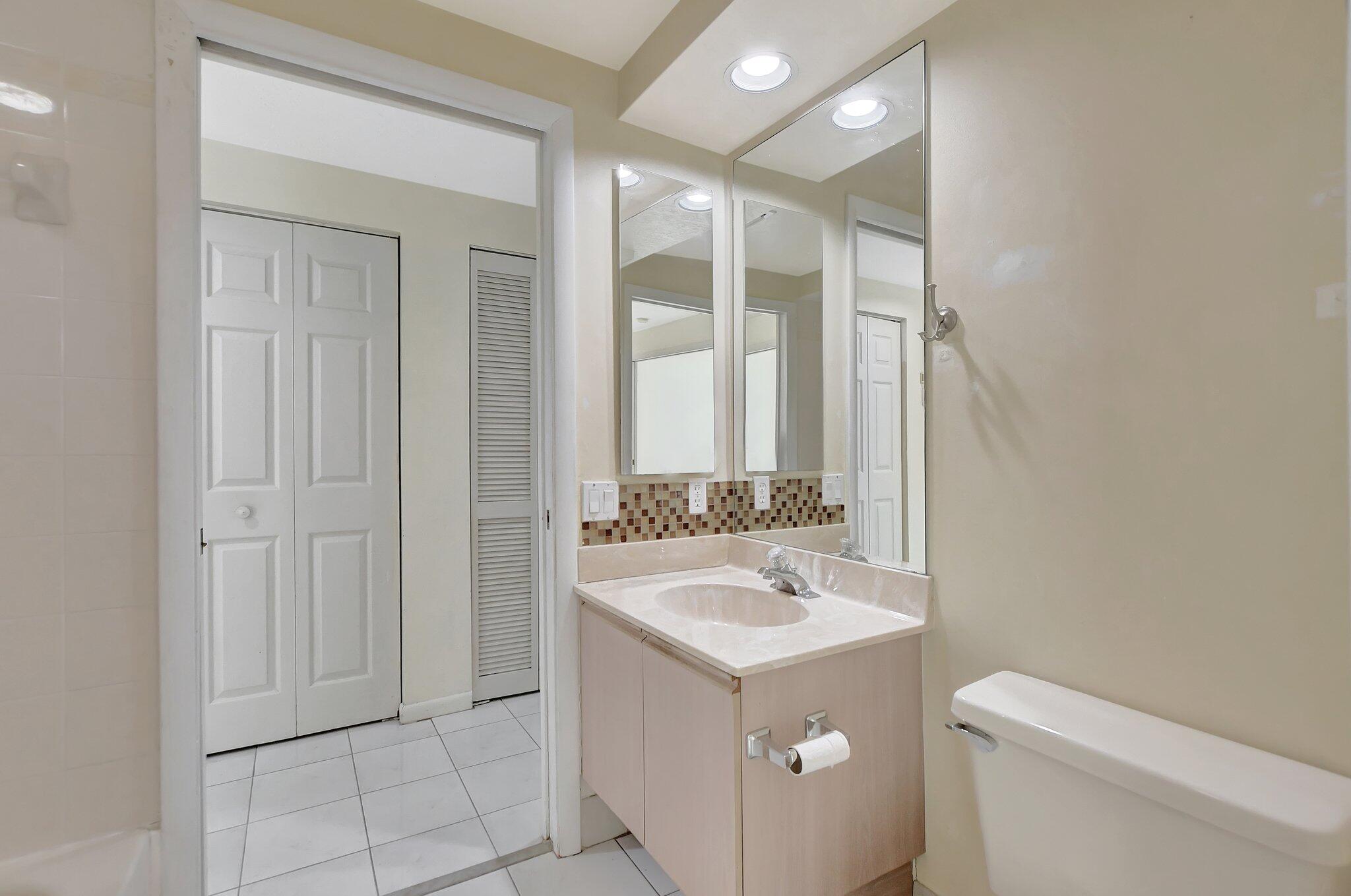 17061 Emile Street, Unit 4 Boca Raton, FL 33487 - Photo 21 of 38 21-web-or-mls-DSC_0781