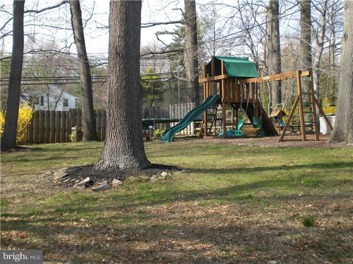 708 Barclay Lane Broomall, PA 19008 - Photo 2 of 21 Exterior Back