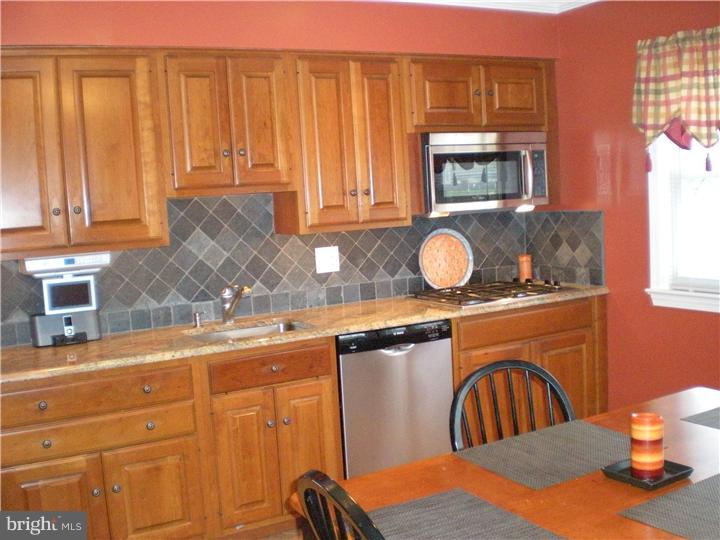 708 Barclay Lane Broomall, PA 19008 - Photo 11 of 21 Kitchen