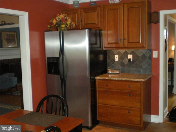 708 Barclay Lane Broomall, PA 19008 - Photo 13 of 21 Kitchen