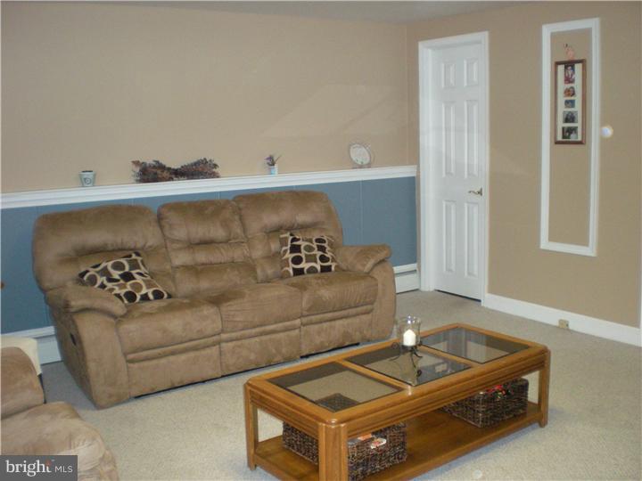 708 Barclay Lane Broomall, PA 19008 - Photo 15 of 21 Family Room