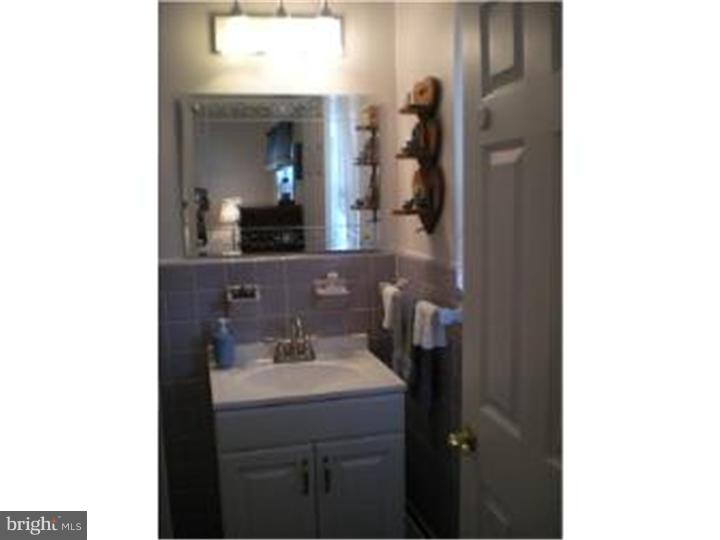 708 Barclay Lane Broomall, PA 19008 - Photo 17 of 21 Master Bathroom