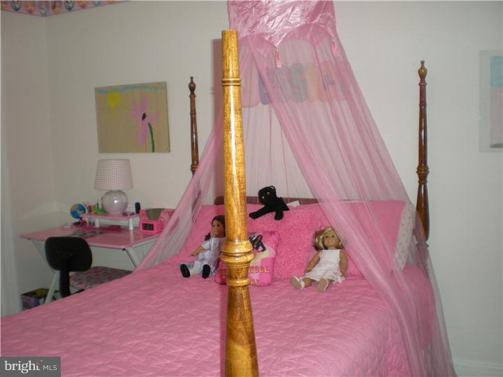 708 Barclay Lane Broomall, PA 19008 - Photo 18 of 21 Bedroom 2