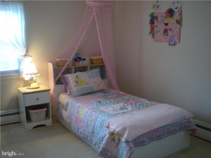 708 Barclay Lane Broomall, PA 19008 - Photo 19 of 21 Bedroom 3