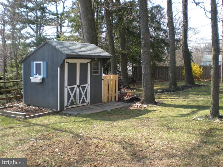 708 Barclay Lane Broomall, PA 19008 - Photo 5 of 21 Exterior Back