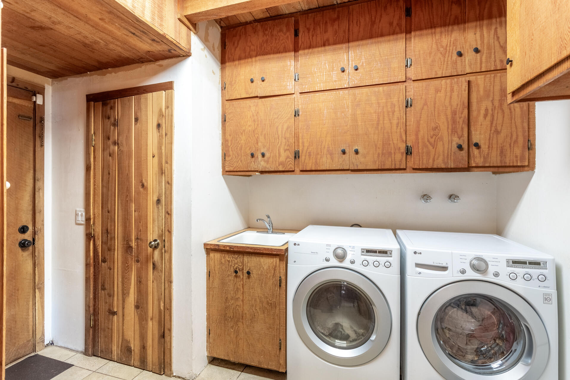 18376 Utility Avenue Anderson, CA 96007 - Photo 14 of 44 a view of storage and utility room with washer and dryer