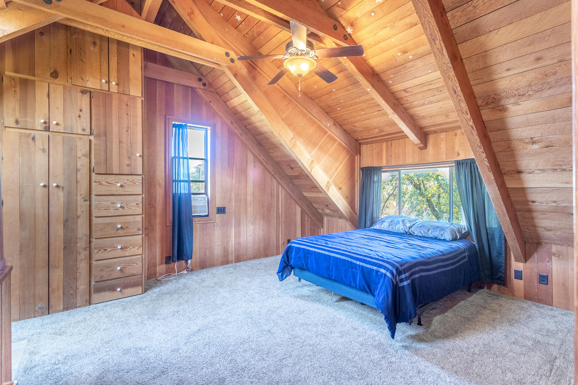 18376 Utility Avenue Anderson, CA 96007 - Photo 23 of 44 a room with a bed and a dresser