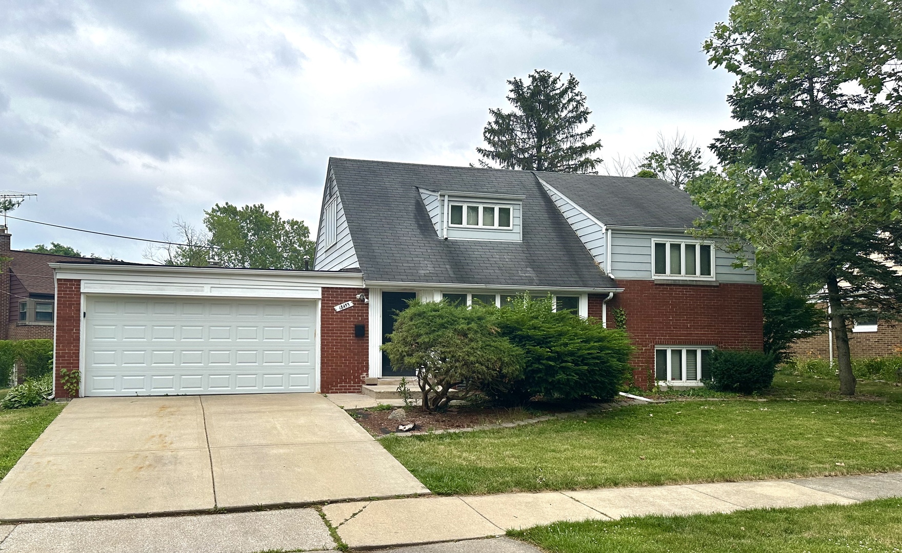 18453 Clyde Road Homewood, IL 60430 - Photo 1 of 15 a front view of house with yard