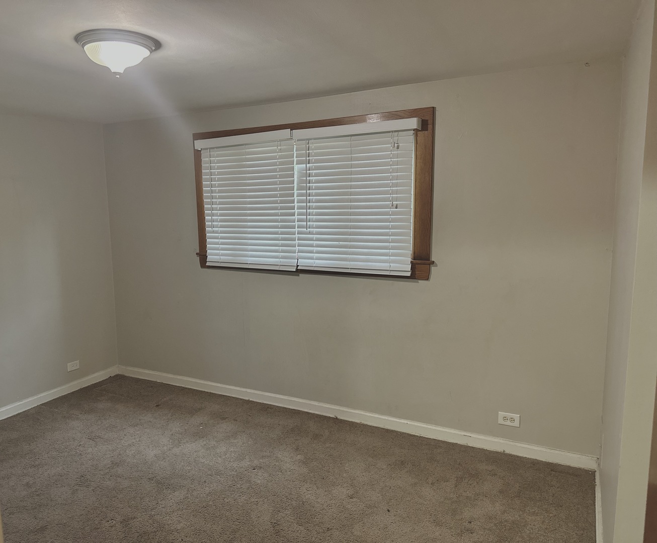 18453 Clyde Road Homewood, IL 60430 - Photo 8 of 15 an empty room with a window