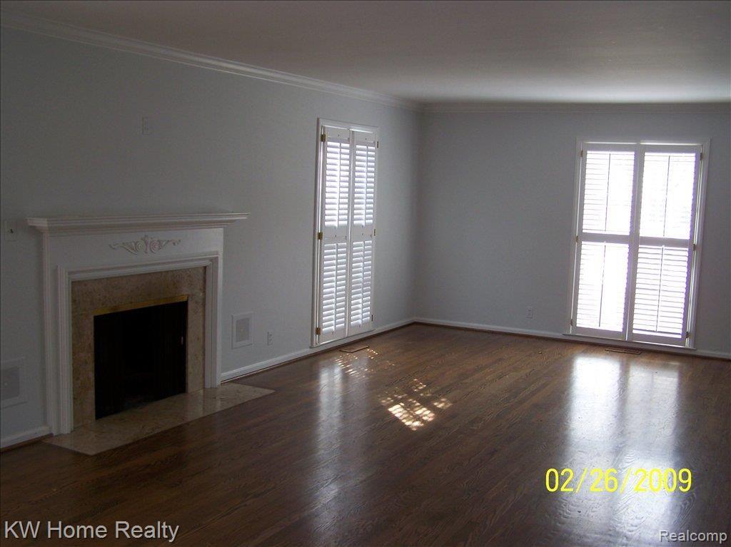 126 Stephens Road Grosse Pointe, MI 48236 - Photo 3 of 15 LIVING ROOM