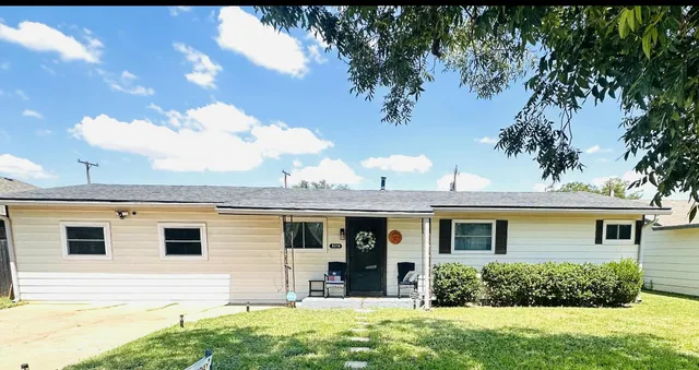 a view of a house with a backyard