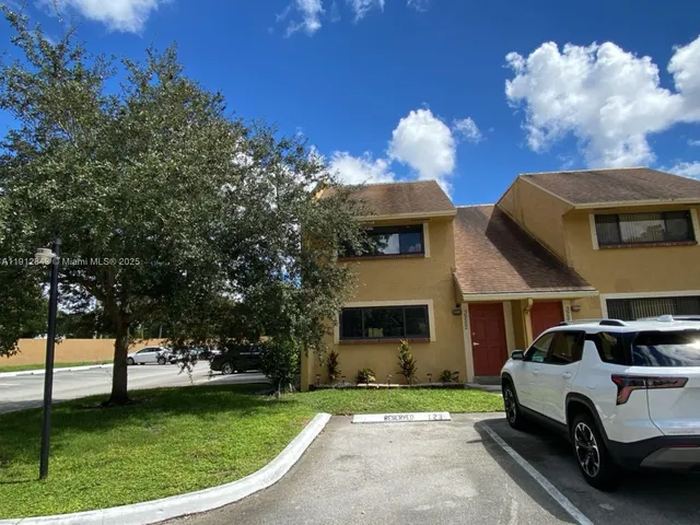 $2,600 | 3282 North Pine Island Road, Unit 301, Sunrise, FL 33351