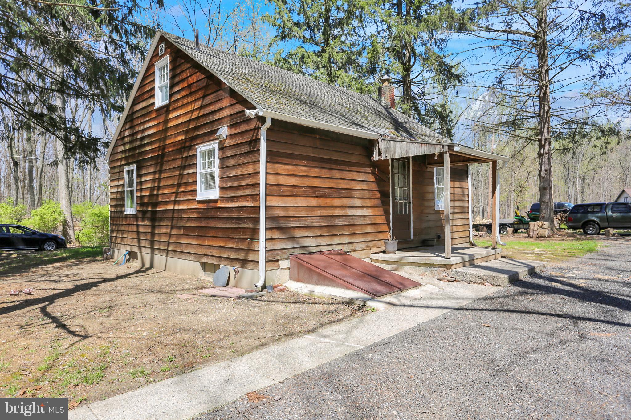 1096 Church Lane Road Reading, PA 19606 - Photo 3 of 20