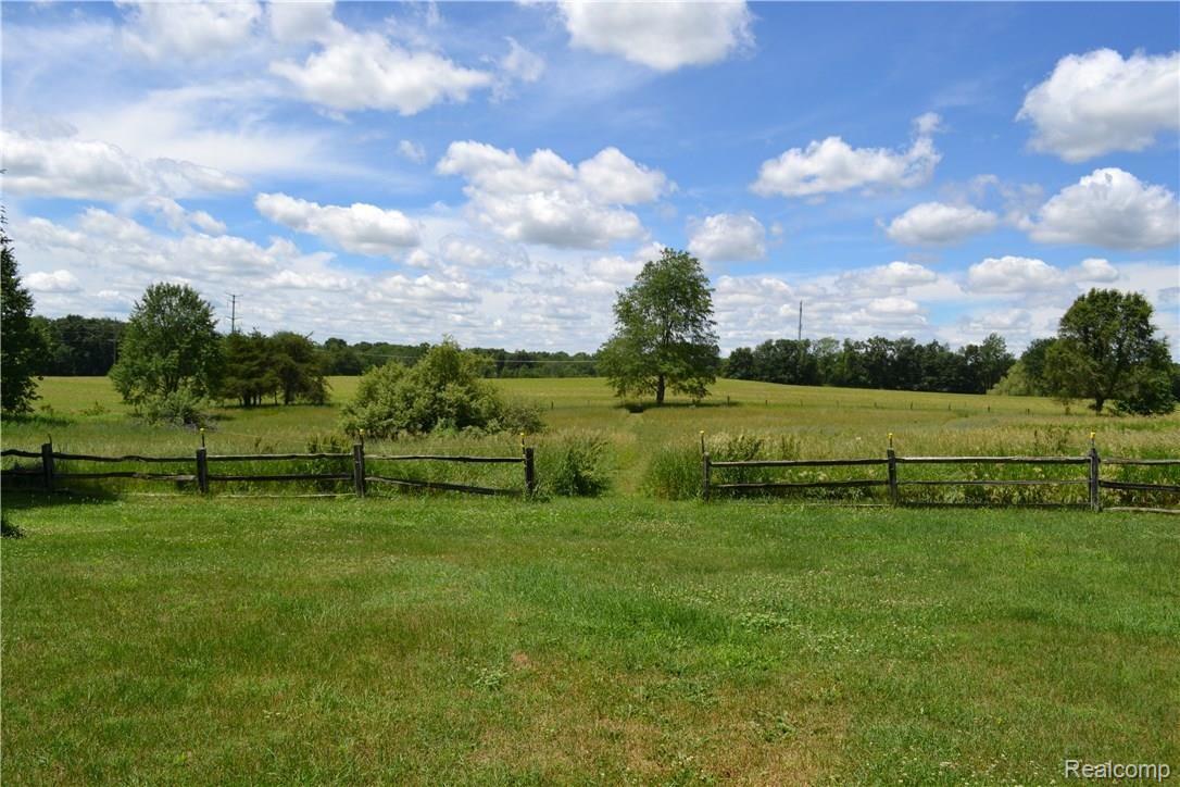 5800 Pingree Road Howell, MI 48843 - Photo 13 of 17 DSC_0032.JPG