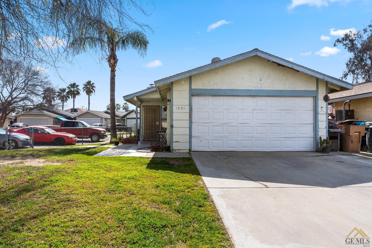 a front view of house with yard