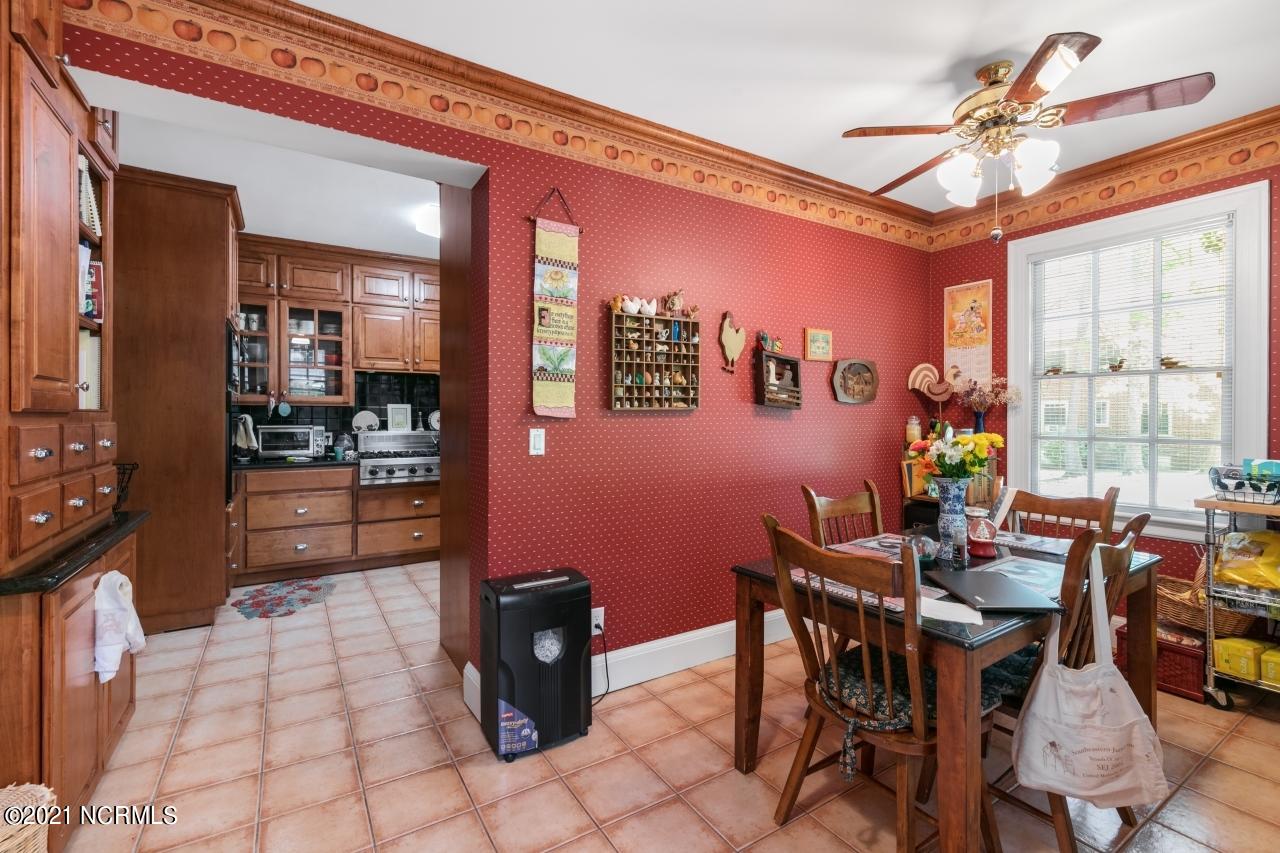917 Raleigh Rd Parkway West Wilson, NC 27896 - Photo 16 of 37 Breakfast Room 2