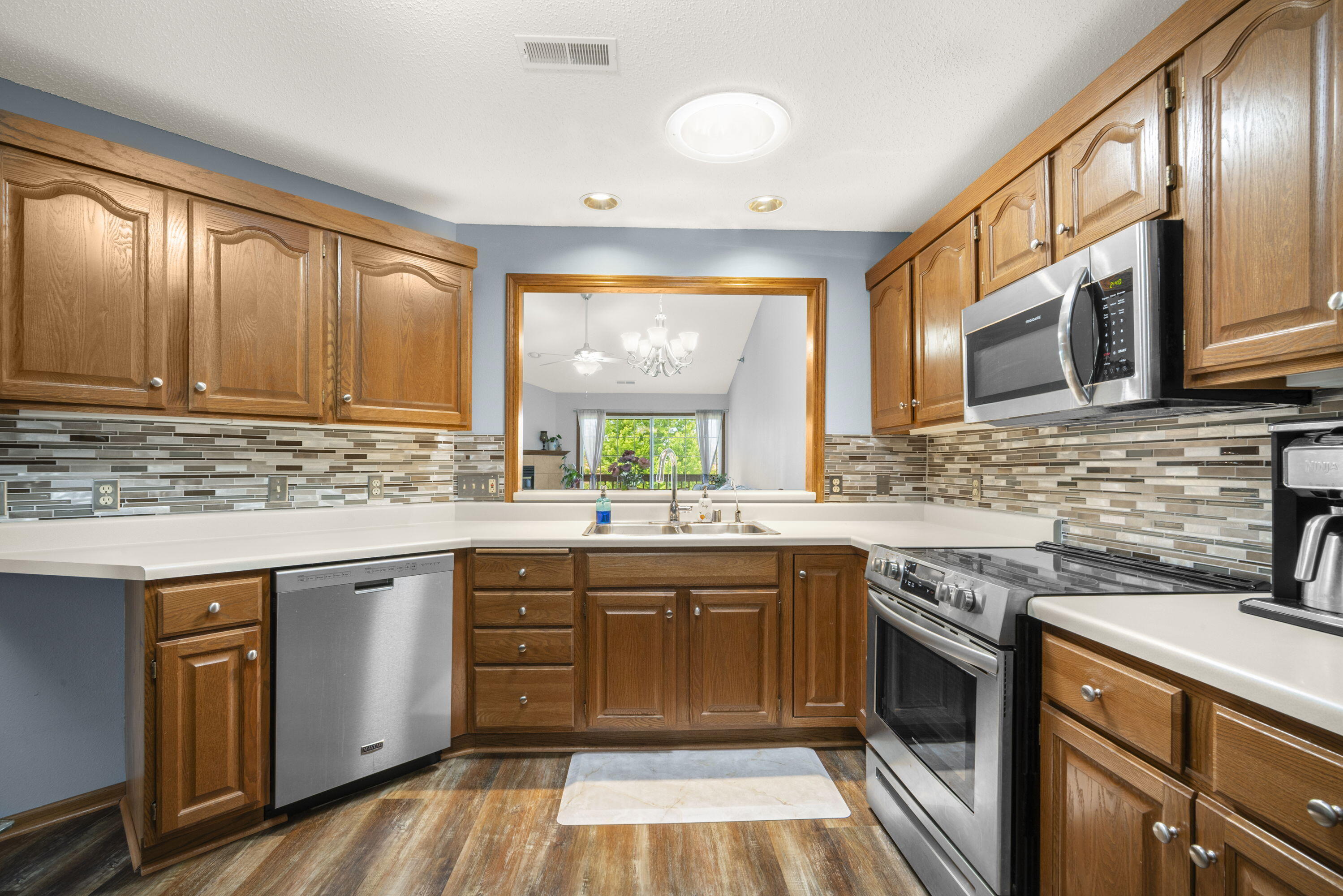 4511 South 124th Street New Berlin, WI 53151 - Photo 4 of 22 9_imgDSC06522