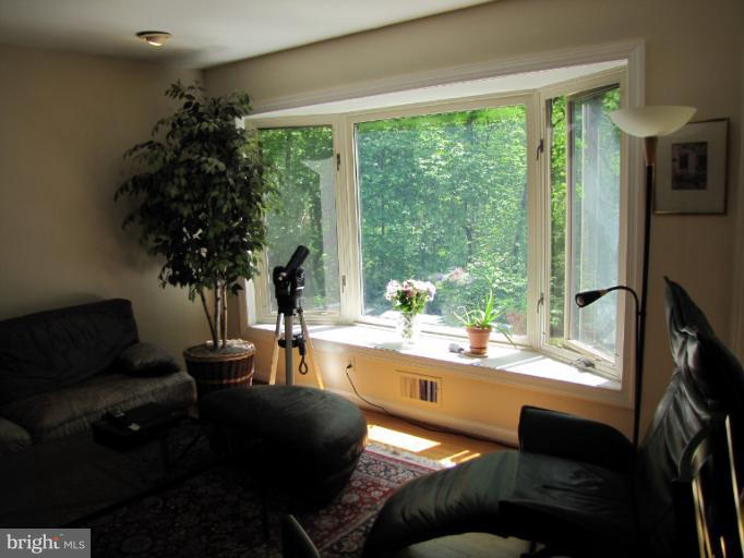 12101 Stirrup Road Reston, VA 20191 - Photo 16 of 19 Living Room
