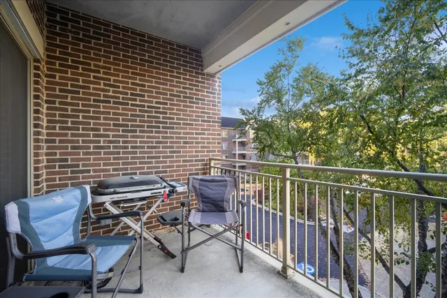 $349,000 | 425 Village Green South, Unit 314, Lincolnshire, IL 60069