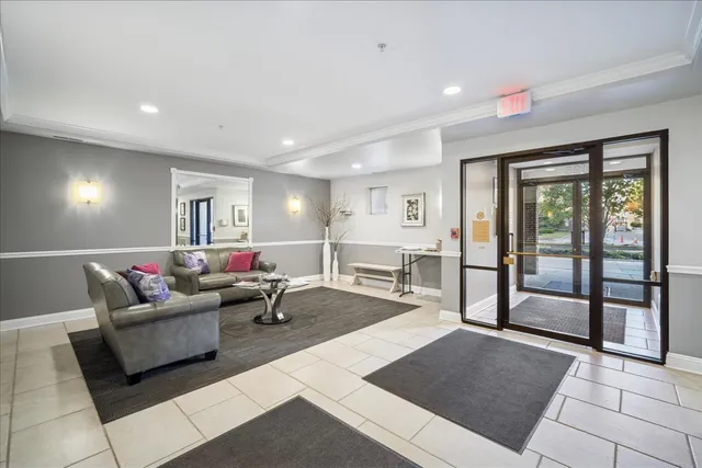 $349,000 | 425 Village Green South, Unit 314, Lincolnshire, IL 60069