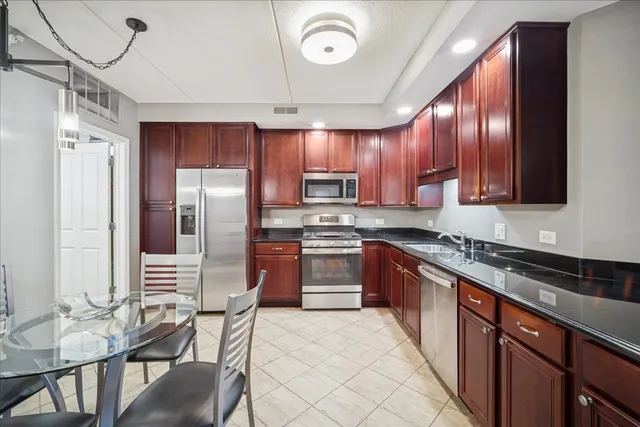 $349,000 | 425 Village Green South, Unit 314, Lincolnshire, IL 60069