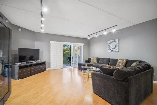 $349,000 | 425 Village Green South, Unit 314, Lincolnshire, IL 60069