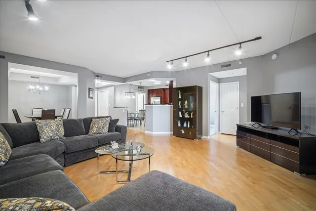 $349,000 | 425 Village Green South, Unit 314, Lincolnshire, IL 60069