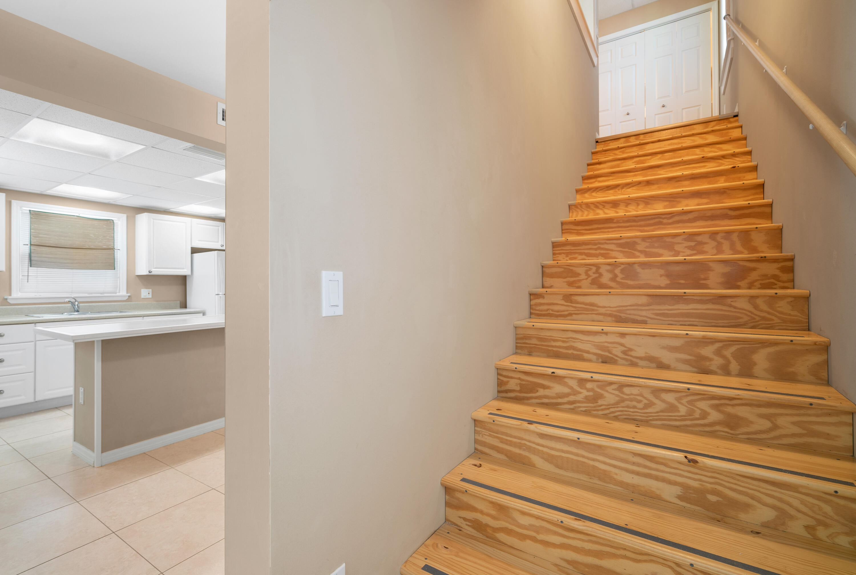 85 Holiday Boulevard Key Largo, FL 33037 - Photo 16 of 20 a view of entryway and hall with wooden floor