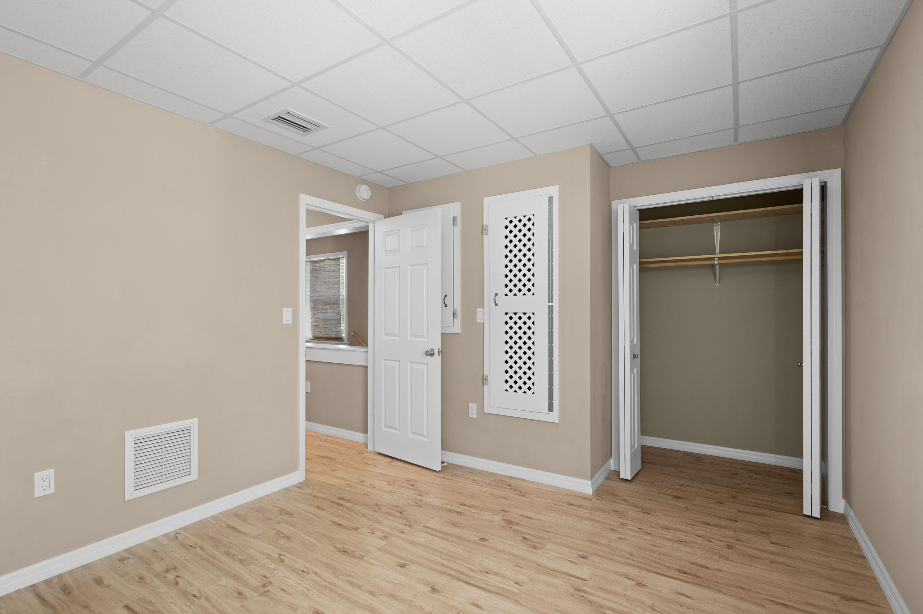 85 Holiday Boulevard Key Largo, FL 33037 - Photo 4 of 20 an empty room with wooden floor and closet