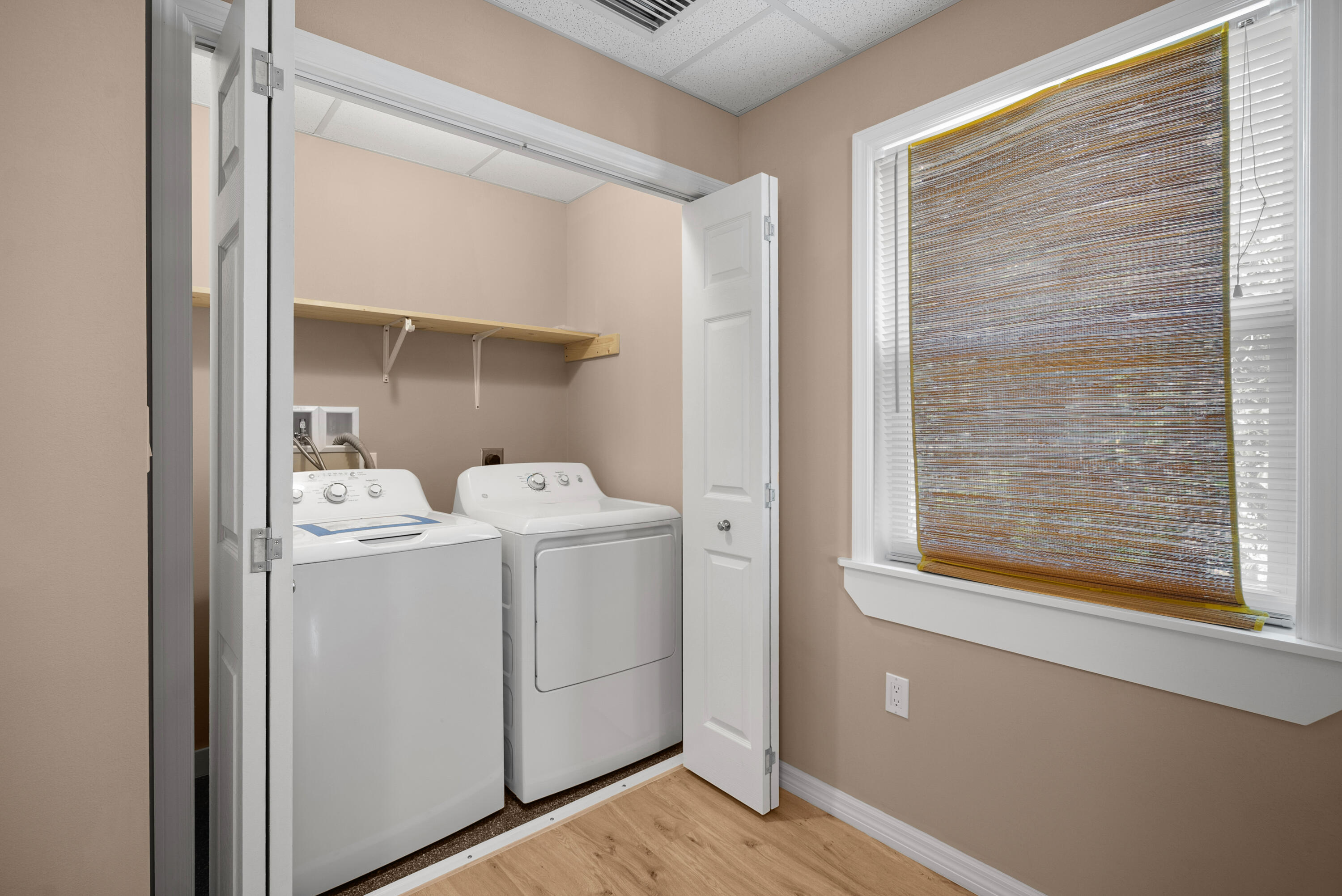 85 Holiday Boulevard Key Largo, FL 33037 - Photo 6 of 20 a utility room with dryer and washer