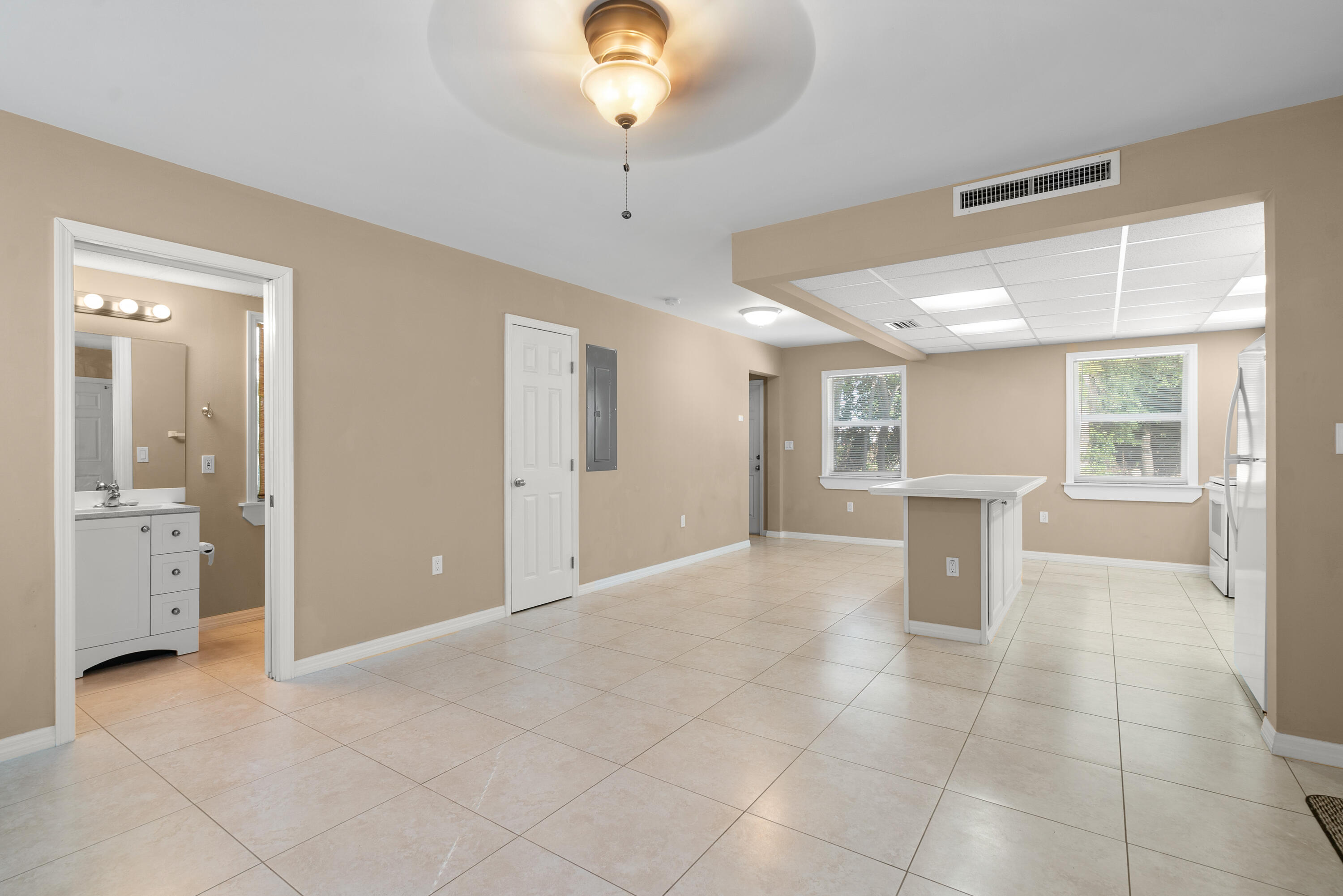 85 Holiday Boulevard Key Largo, FL 33037 - Photo 10 of 20 a view of a livingroom with a kitchen