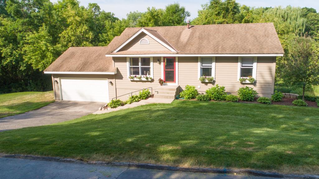 685 Carver Beach Road Chanhassen, MN 55317 - Photo 1 of 33 Gallery Image 1