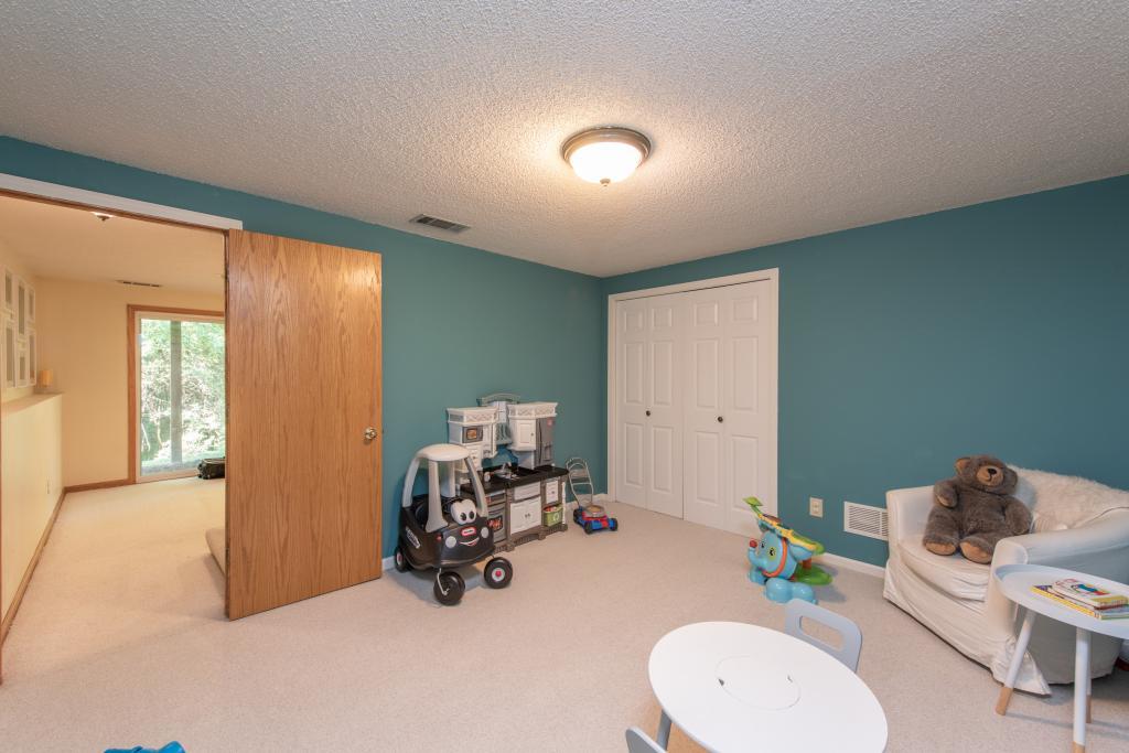 685 Carver Beach Road Chanhassen, MN 55317 - Photo 17 of 33 Gallery Image 17