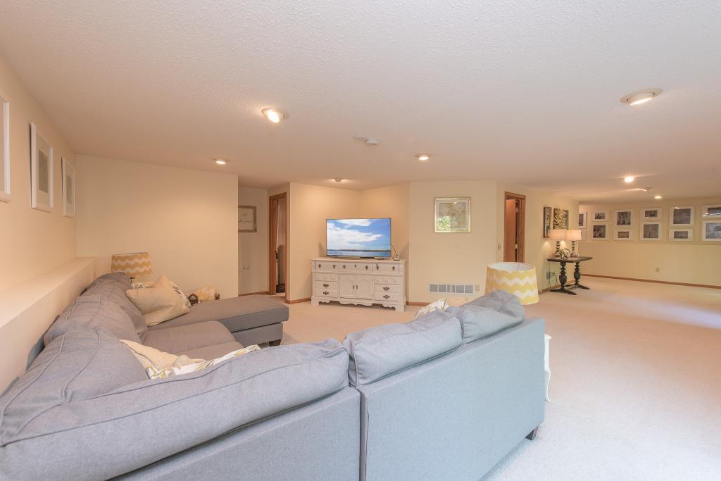 685 Carver Beach Road Chanhassen, MN 55317 - Photo 18 of 33 Gallery Image 18