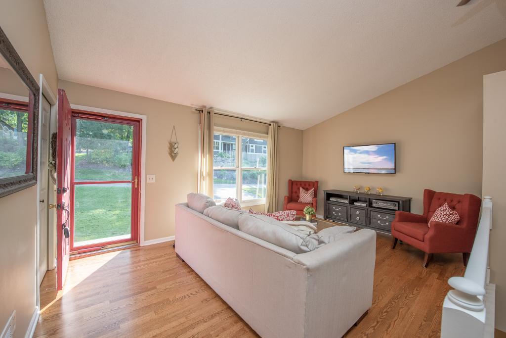 685 Carver Beach Road Chanhassen, MN 55317 - Photo 3 of 33 Gallery Image 3