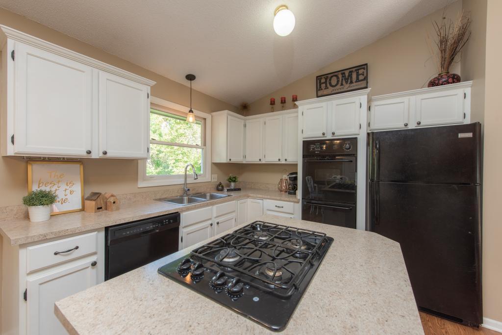 685 Carver Beach Road Chanhassen, MN 55317 - Photo 7 of 33 Gallery Image 7