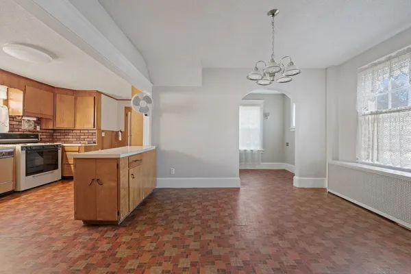 $285,000 | 15 Chapman Avenue, Holyoke, MA 01040