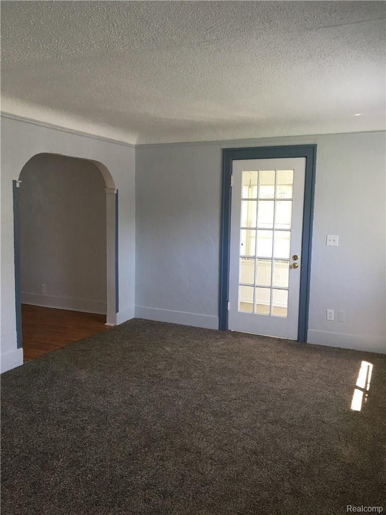 20135 Rensellor Street Livonia, MI 48152 - Photo 3 of 16 IMG_1900.JPG