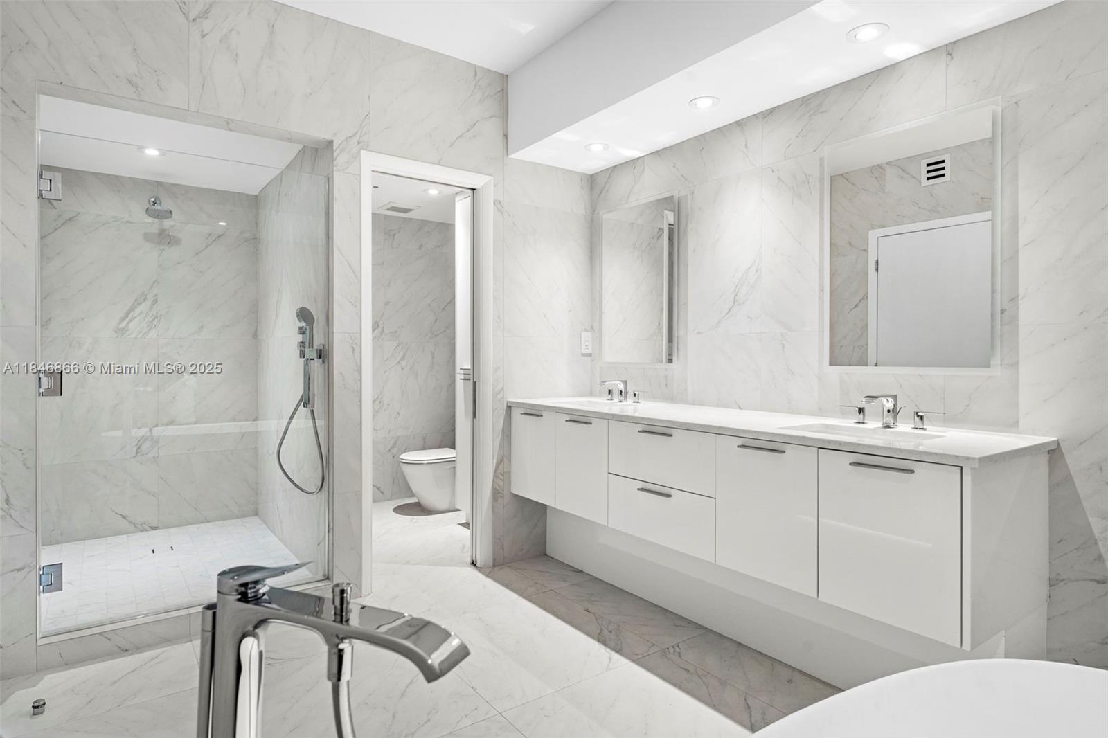 400 Alton Road, Unit 1508 Miami Beach, FL 33139 - Photo 10 of 19